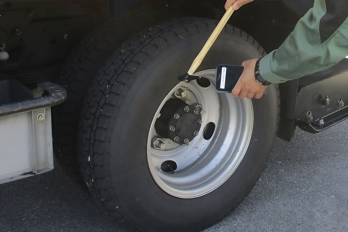 Компания Yokohama будет определять давление в шинах по звуку Компания Yokohama будет определять давление в шинах по звуку